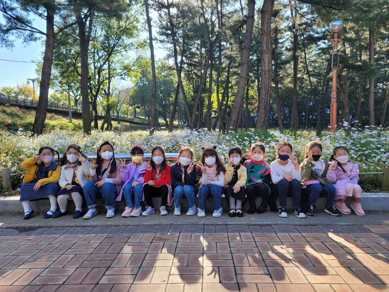 친구와 함께하는 가을 산책.jpg